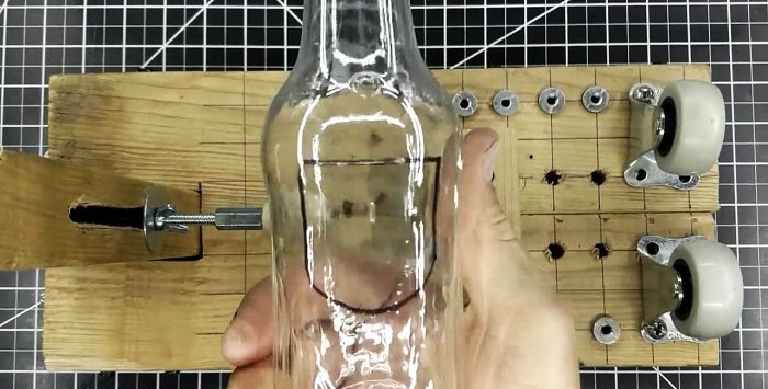 Cara membuat sebarang lubang dalam botol menggunakan besi pematerian