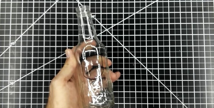 Cara membuat sebarang lubang dalam botol menggunakan besi pematerian