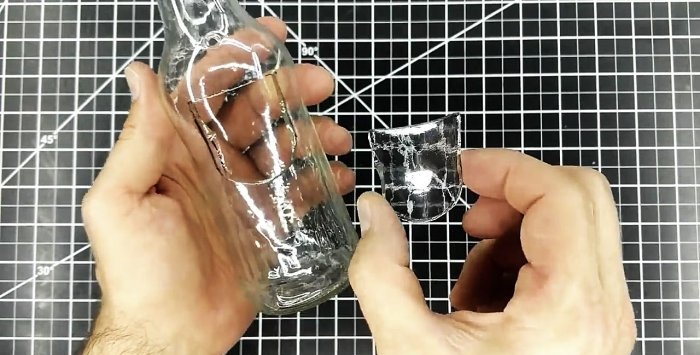 Come realizzare un foro qualsiasi in una bottiglia utilizzando un saldatore