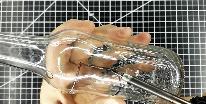 Hogyan készítsünk lyukat egy üvegben forrasztópáka segítségével