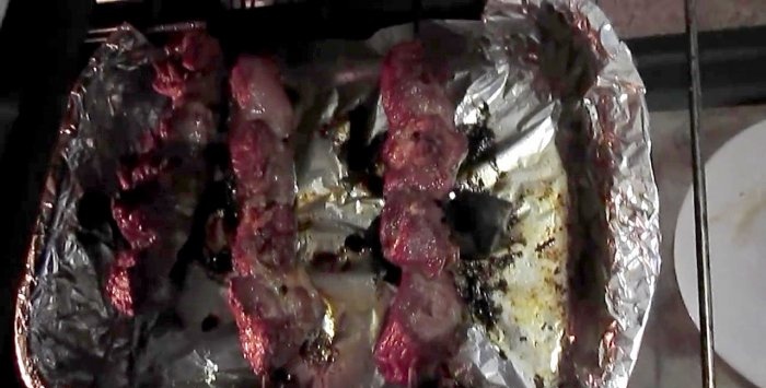 Shish kebab i ugnen på kol