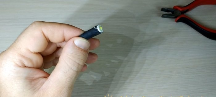 DIY mini flashlight keychain
