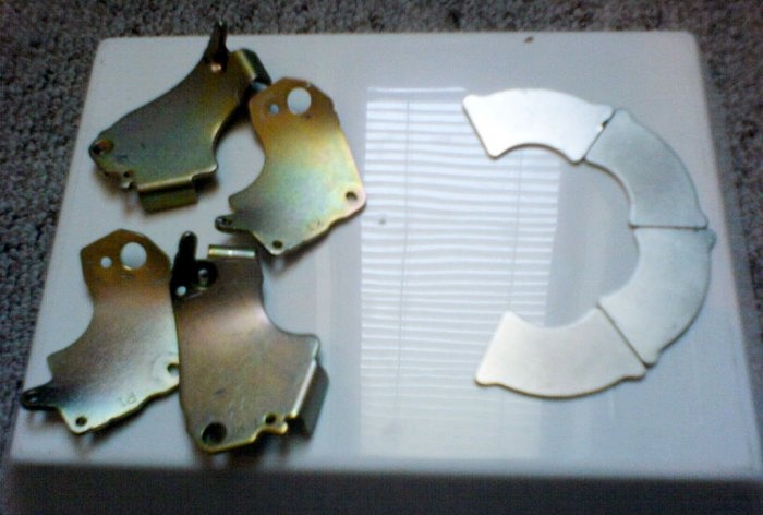 Come separare facilmente i magneti dal supporto metallico di un disco rigido