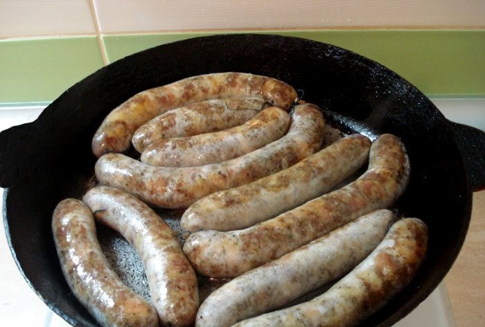 Homemade sausage made from chicken thighs and minced pork