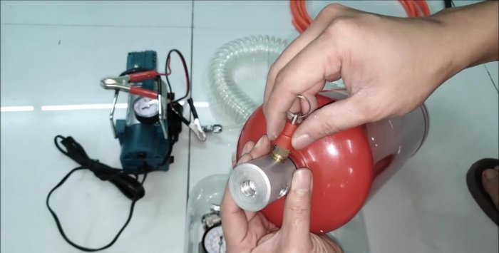 Come realizzare un ricevitore per un compressore da 12 V da un estintore