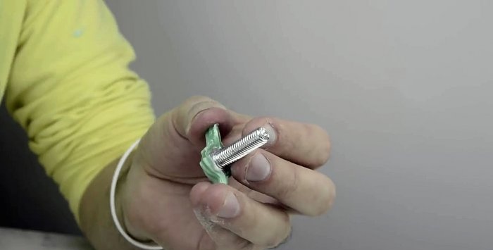Cum să faci un șurub cu aripă dintr-un șurub obișnuit și o sticlă PET