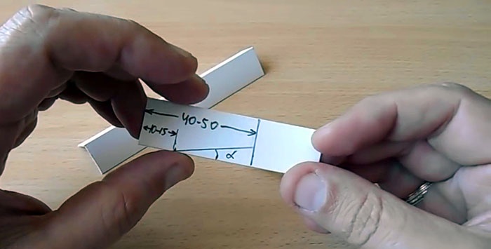 En enkel enhet for å kontrollere riktig vinkel når du sliper en kniv for hånd