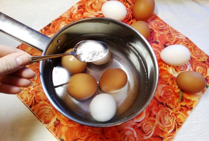 Cum să cureți rapid ouăle fierte 4 metode dovedite