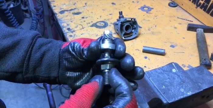 Do-it-yourself grinding cutting attachment for a screwdriver