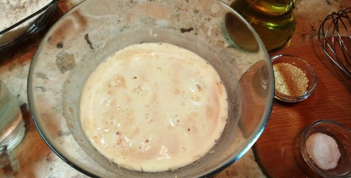 Pão achatado uzbeque no forno como se fosse um tandoor