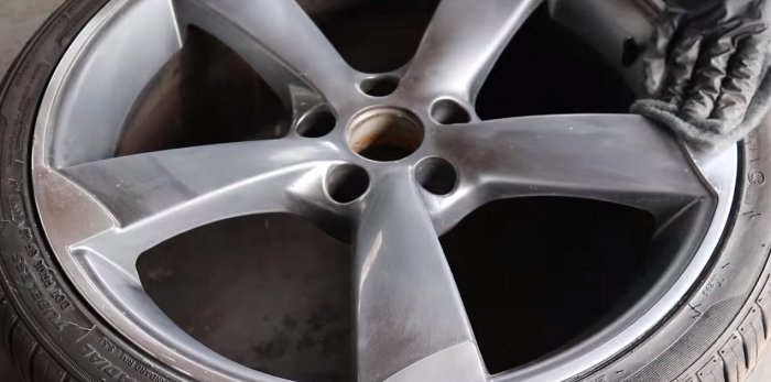 How to get rid of scratches and chips on rims