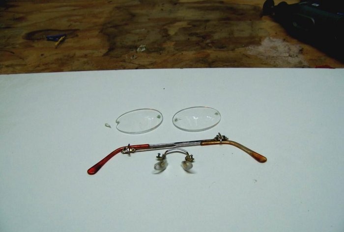 Brza popravka okvira za naočale