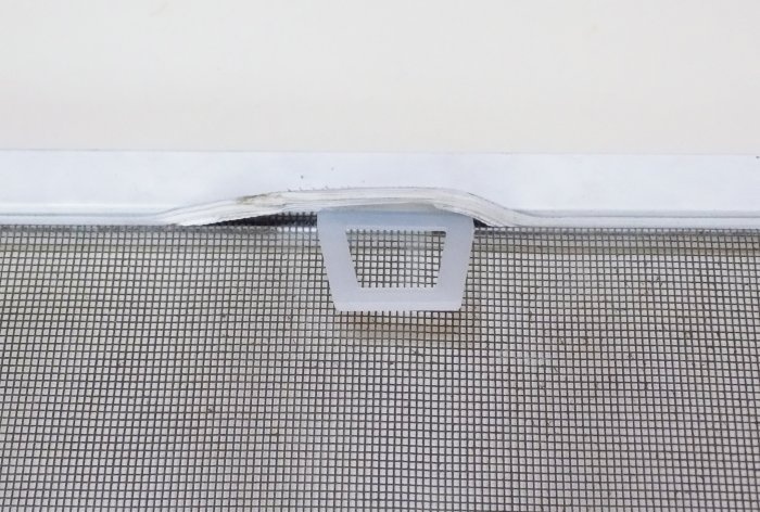 Kā nomainīt rokturus plastmasas loga moskītu tīklam