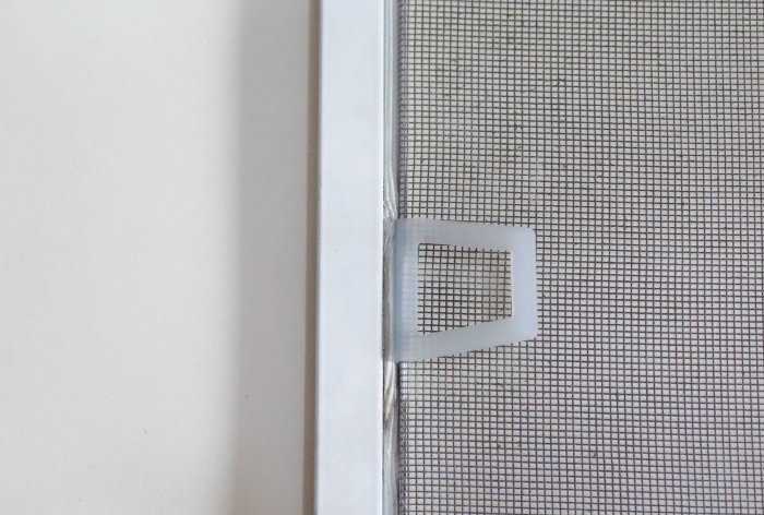 Comment remplacer les poignées de la moustiquaire d'une fenêtre en plastique