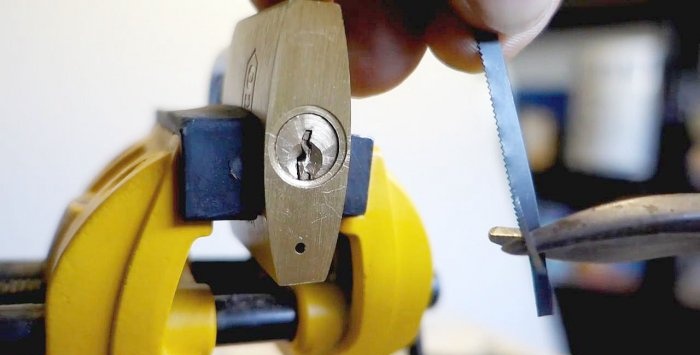 Como remover uma chave quebrada de uma fechadura