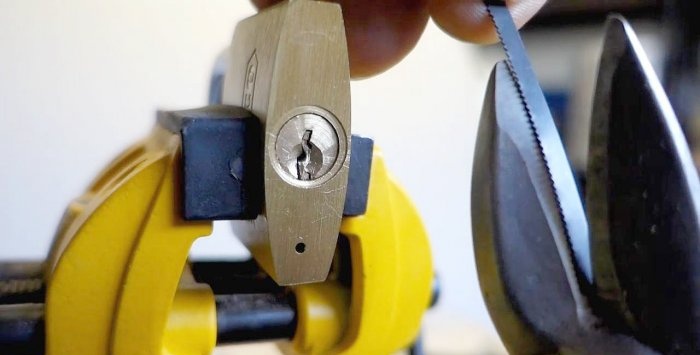 Como remover uma chave quebrada de uma fechadura
