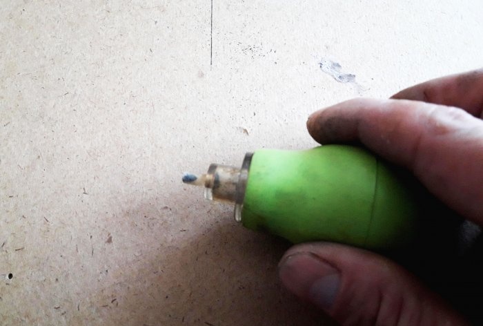 Cómo lubricar una cerradura con un simple lápiz.