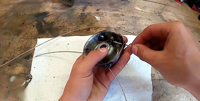 כיצד להחליף חוט דיג בגוזם עם כבל פלדה
