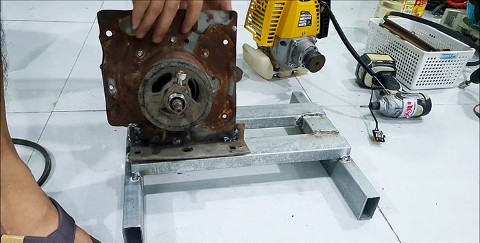 Hur man gör en 220 V generator från en trimmermotor