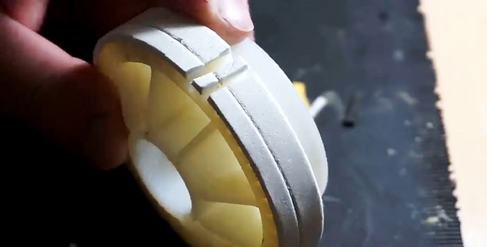 Wir haben ein selbstgebautes Zahnrad aus Aluminium statt aus Kunststoff gegossen