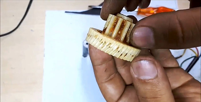 Αποκατάσταση πλαστικών δοντιών γραναζιών με τσούξιμο