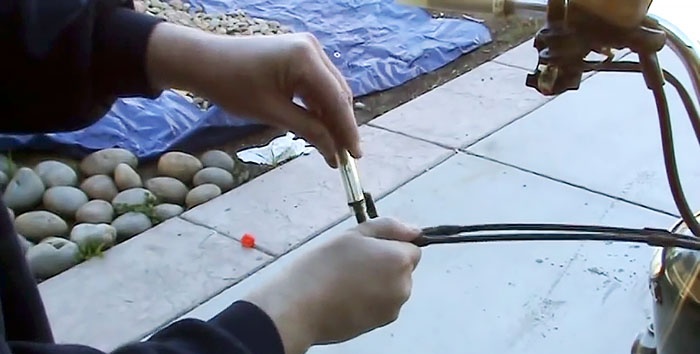 Způsob, jak namazat kabel bez jeho odstranění