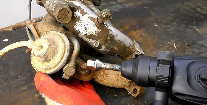 En borehammer er en uundværlig assistent i bilreparation.