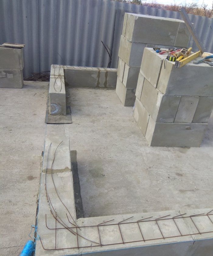 Construcció de parets a partir de blocs d'escuma