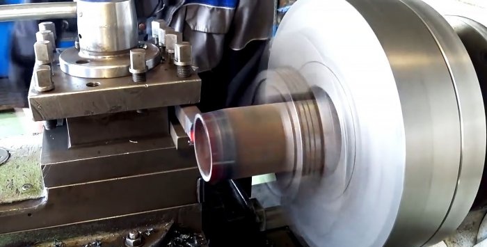 Cómo reducir el diámetro de un tubo de acero por fricción