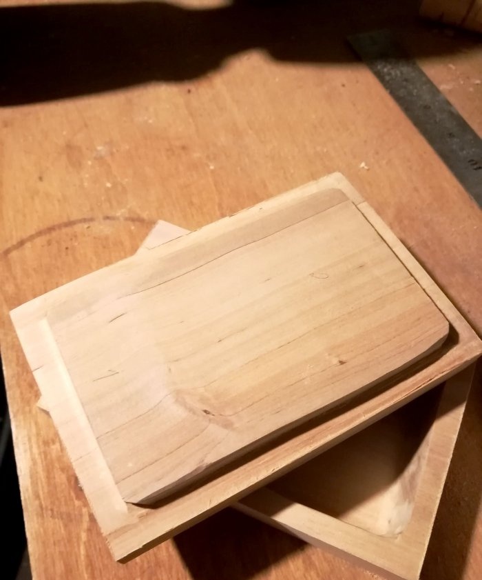 Hvordan lage en uvanlig boks fra or og burl
