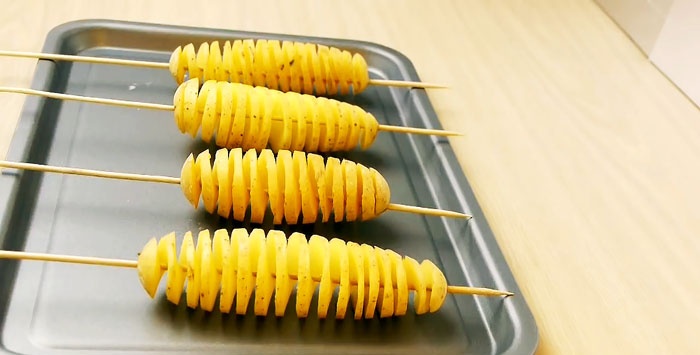 Hvordan kutte poteter i spiraler med en vanlig kniv
