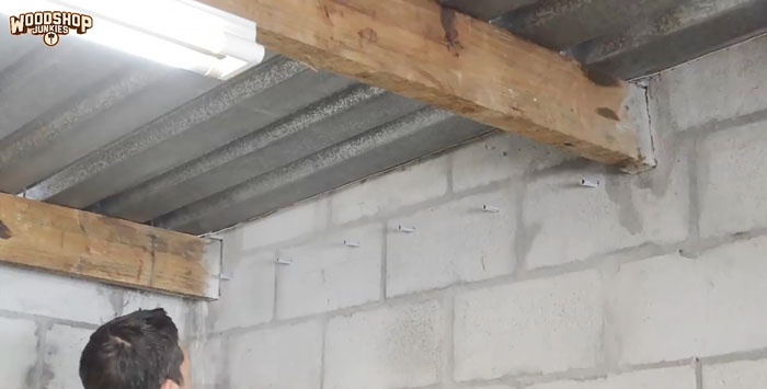 Cum să faci rafturi suspendate într-un garaj sau atelier care nu ocupă spațiu