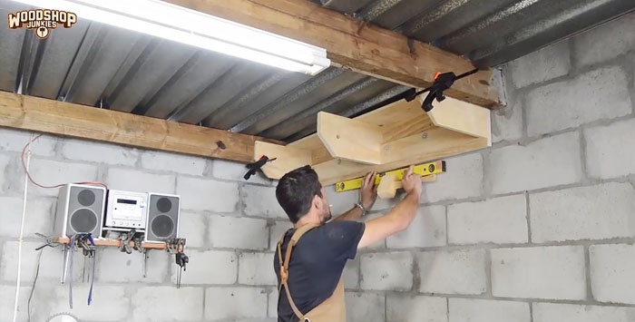 Wie man Hängeregale in einer Garage oder Werkstatt herstellt, die keinen Platz beanspruchen