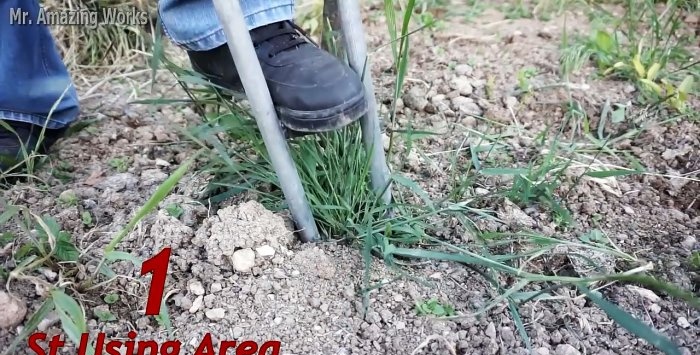 Una pràctica eina de jardí que es pot utilitzar per eliminar, plantar o replantar qualsevol planta.