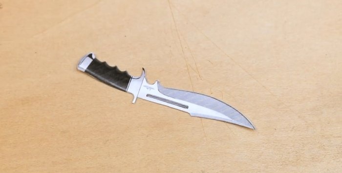 Como transformar um parafuso em uma linda faca de caça de souvenir