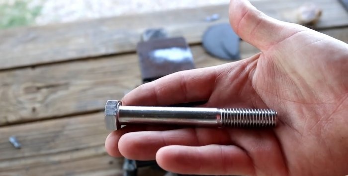 How to turn a bolt into a nice little souvenir hunting knife