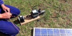 Sådan laver du en solcelledrevet pumpe til vanding af din have