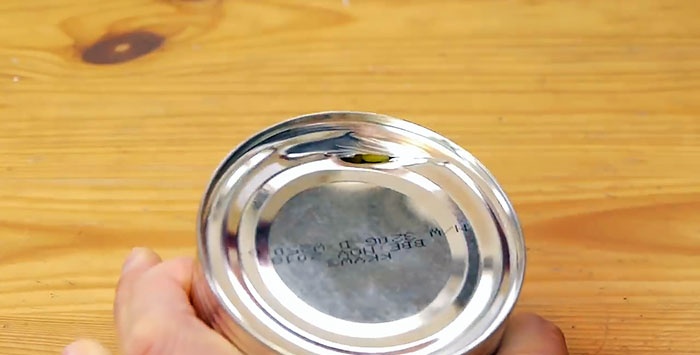 How to open a tin can with a spoon