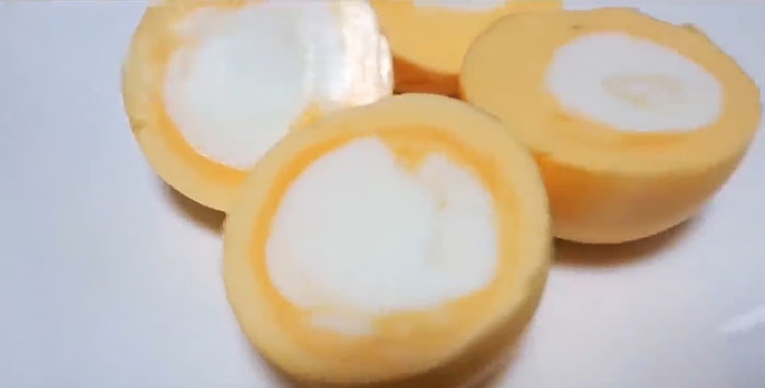 How to boil an egg with the yolk facing out
