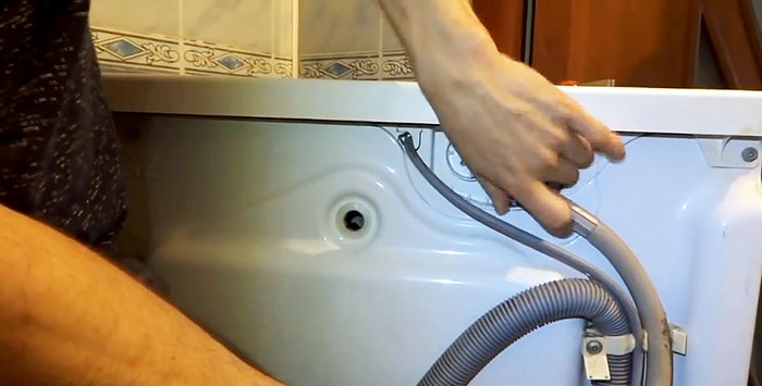 Problemen met het doorspoelen van poeder uit een wasmachine oplossen