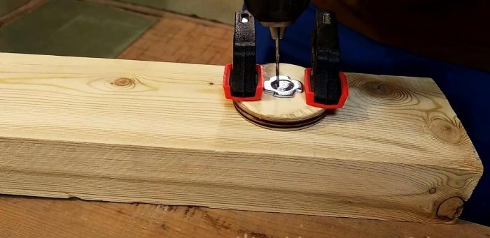 Cách làm một cái kẹp thợ mộc đơn giản cho bàn làm việc