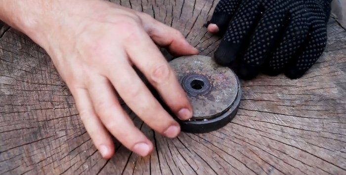 Dispositiu extraïble per tallar cercles en xapa mitjançant una esmoladora