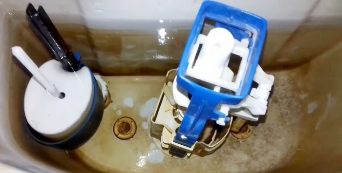 O modalitate rapidă și 100 de a repara o cisternă de toaletă care are scurgeri