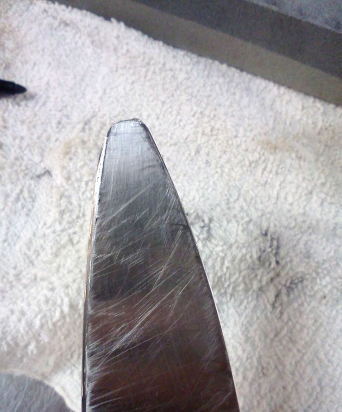 Kako popraviti kuhinjski nož sa slomljenim vrhom
