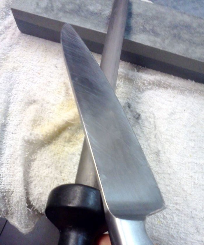 Comment réparer un couteau de cuisine avec une pointe cassée