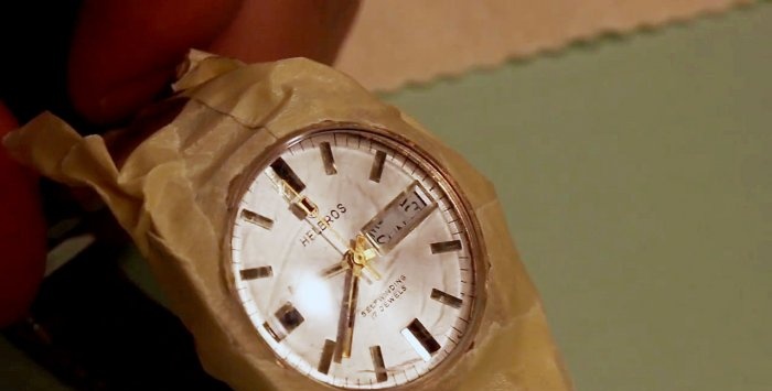 Come lucidare il vetro di un orologio graffiato o usurato