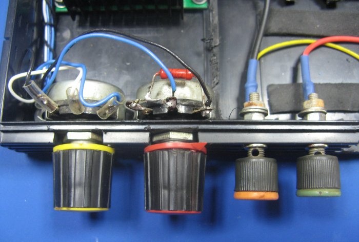 Kompakt reglerad strömförsörjning 24V 5A
