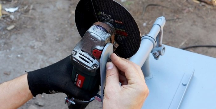 Un suport simplu pentru o polizor unghiular realizat dintr-o bicicleta