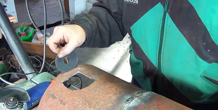 Come tagliare un foro dritto con una smerigliatrice