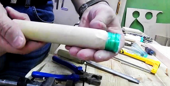 Ako vyrobiť pevné rukoväte pilníkov pomocou plastovej fľaše